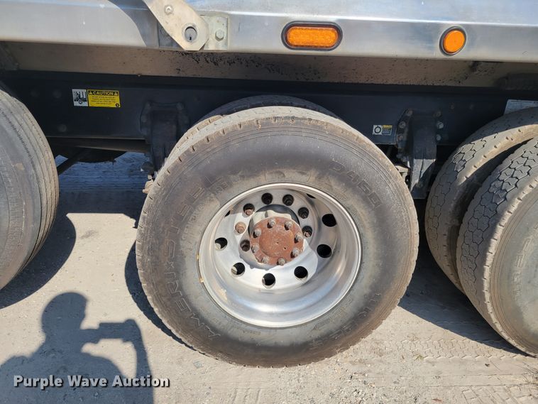 image for item IV9716 2006 Peterbilt 357  dump truck