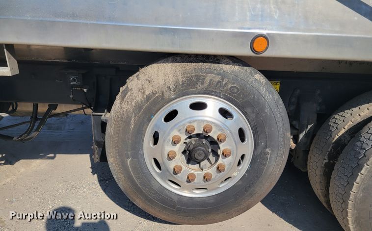 image for item IV9716 2006 Peterbilt 357  dump truck