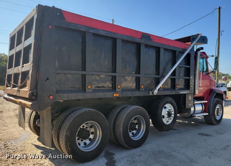 image for item IV9717 1999 Freightliner FL112  dump truck