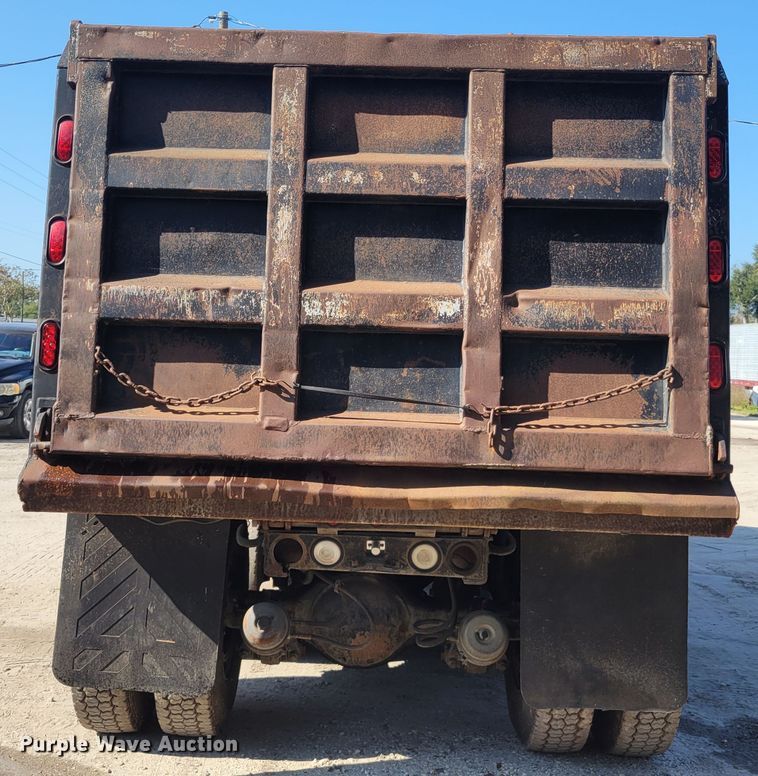 image for item IV9717 1999 Freightliner FL112  dump truck