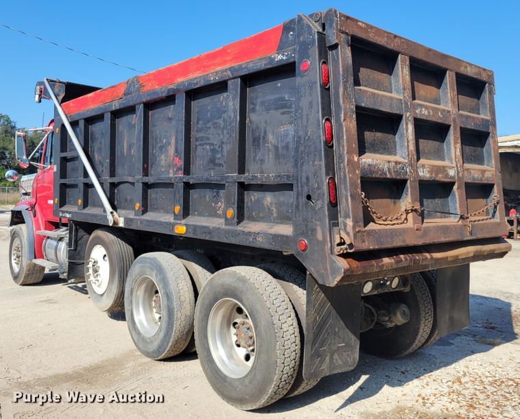 image for item IV9717 1999 Freightliner FL112  dump truck