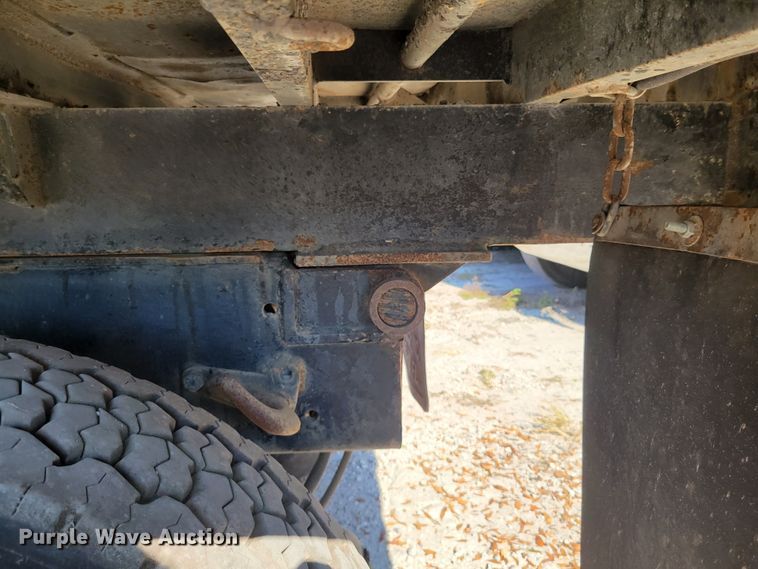 image for item IV9717 1999 Freightliner FL112  dump truck