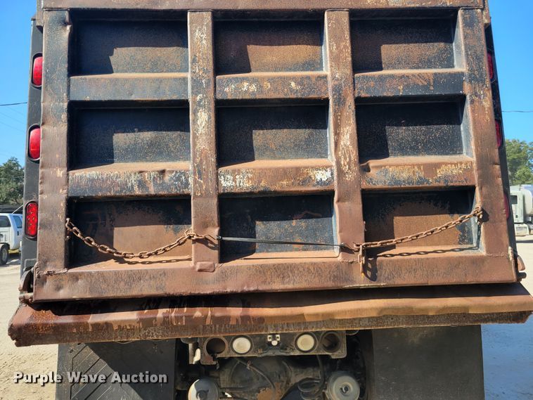 image for item IV9717 1999 Freightliner FL112  dump truck