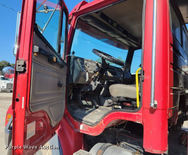 image for item IV9717 1999 Freightliner FL112  dump truck