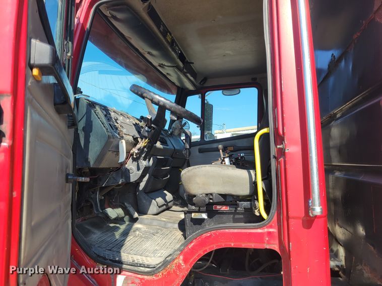 image for item IV9717 1999 Freightliner FL112  dump truck