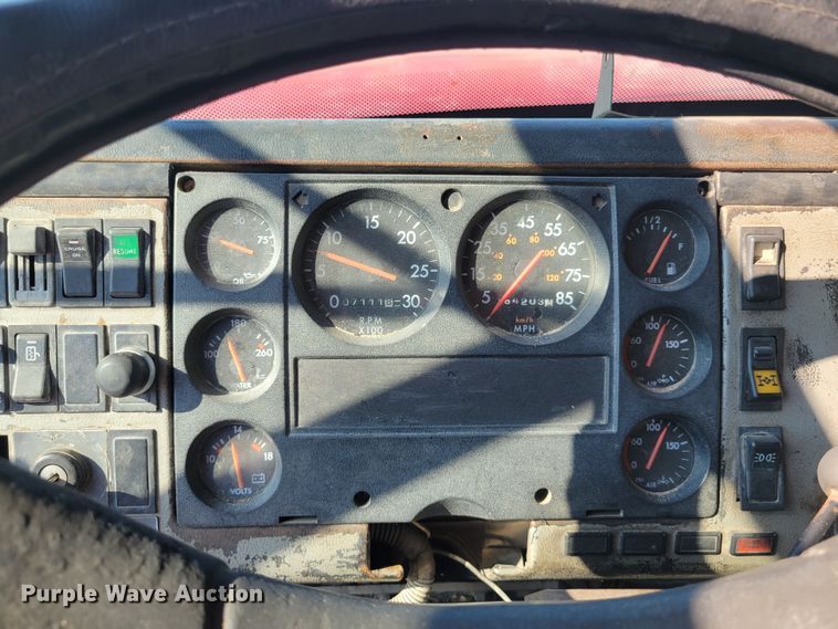 image for item IV9717 1999 Freightliner FL112  dump truck