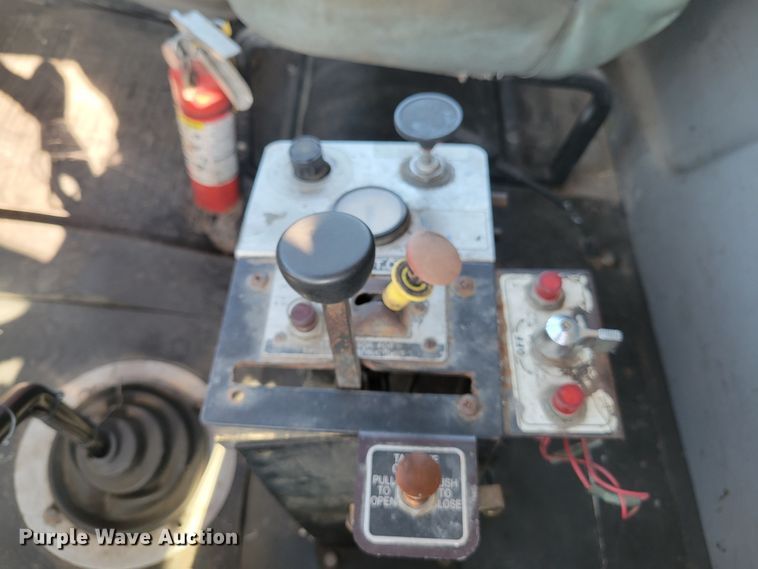 image for item IV9717 1999 Freightliner FL112  dump truck