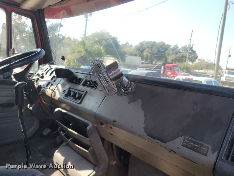 image for item IV9717 1999 Freightliner FL112  dump truck