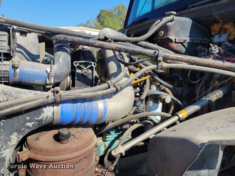 image for item IV9717 1999 Freightliner FL112  dump truck