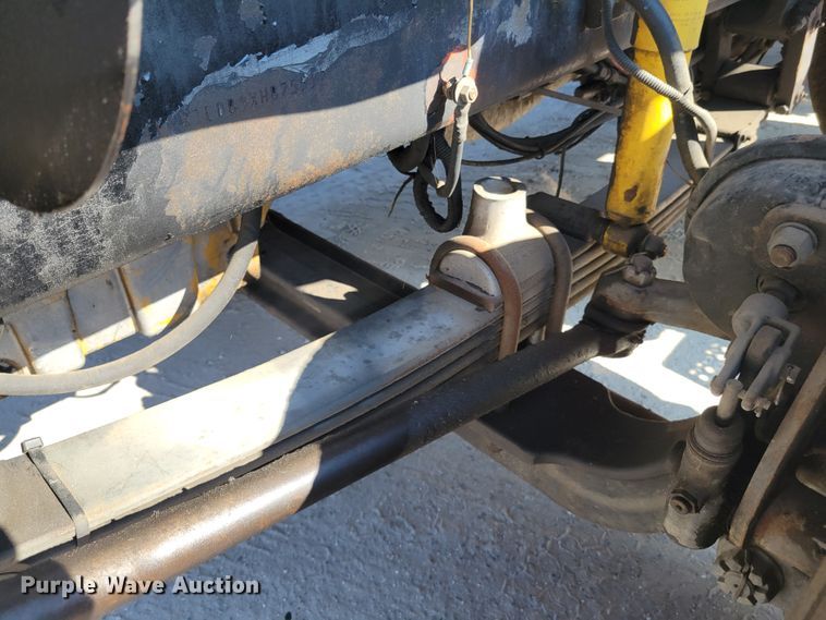 image for item IV9717 1999 Freightliner FL112  dump truck