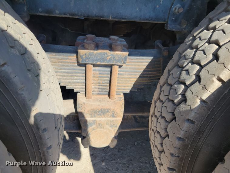 image for item IV9717 1999 Freightliner FL112  dump truck