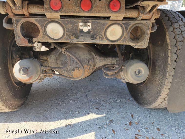 image for item IV9717 1999 Freightliner FL112  dump truck