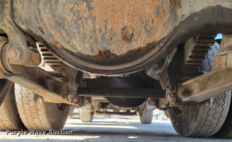 image for item IV9717 1999 Freightliner FL112  dump truck