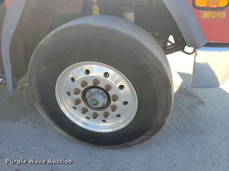 image for item IV9717 1999 Freightliner FL112  dump truck