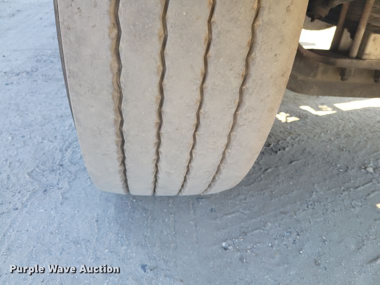 image for item IV9717 1999 Freightliner FL112  dump truck