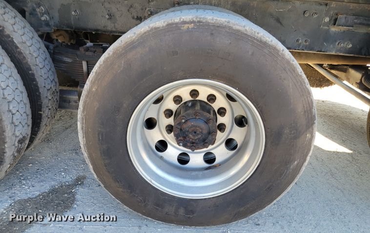 image for item IV9717 1999 Freightliner FL112  dump truck