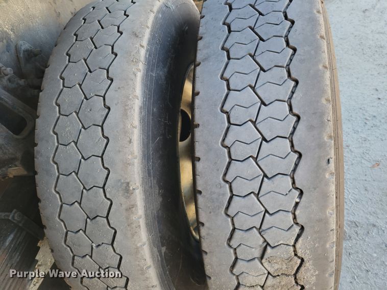 image for item IV9717 1999 Freightliner FL112  dump truck