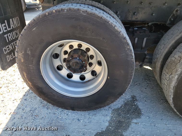 image for item IV9717 1999 Freightliner FL112  dump truck