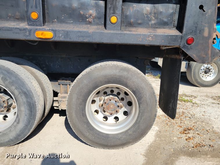 image for item IV9717 1999 Freightliner FL112  dump truck
