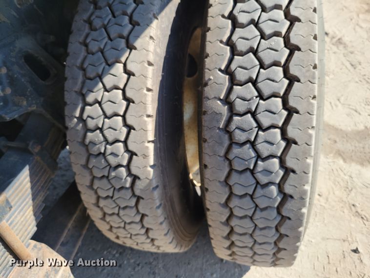 image for item IV9717 1999 Freightliner FL112  dump truck