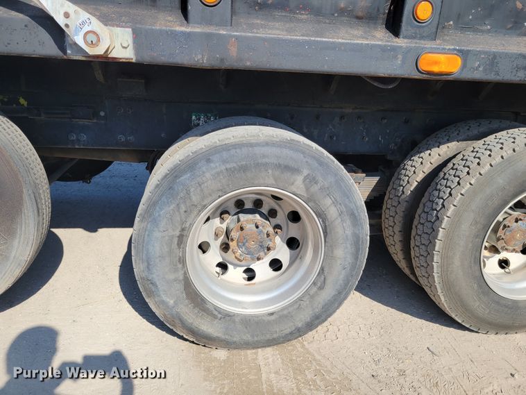 image for item IV9717 1999 Freightliner FL112  dump truck