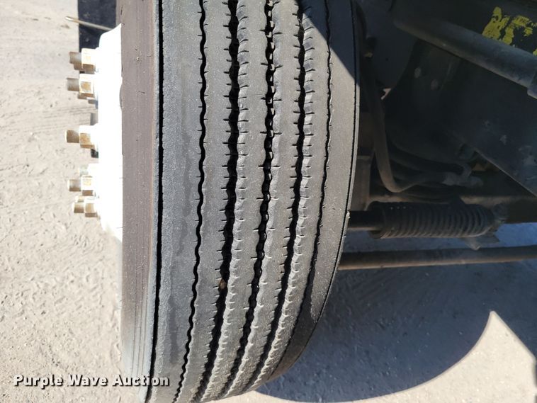 image for item IV9717 1999 Freightliner FL112  dump truck