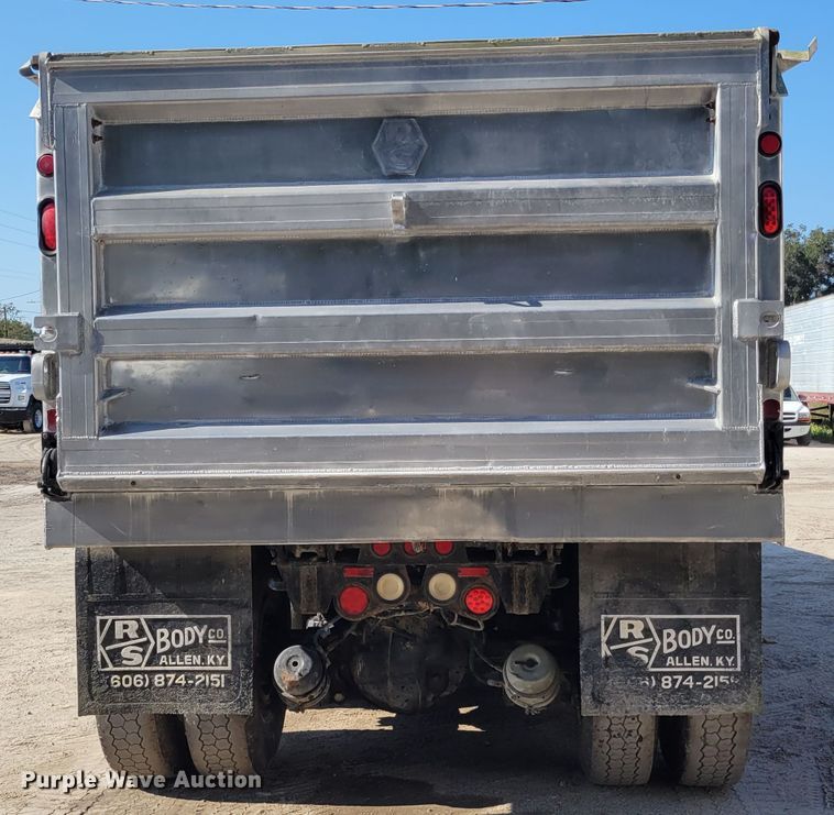 image for item IV9718 2000 Peterbilt 357  dump truck