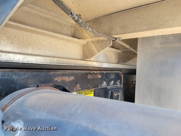 image for item IV9718 2000 Peterbilt 357  dump truck