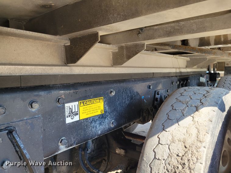 image for item IV9718 2000 Peterbilt 357  dump truck