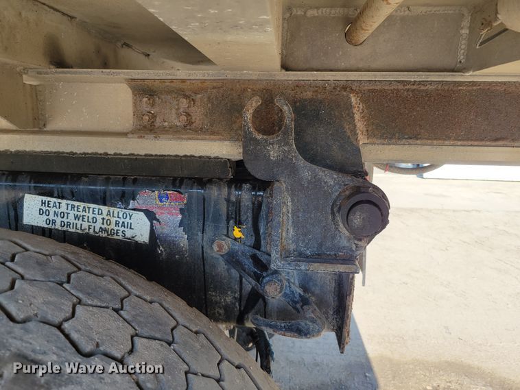 image for item IV9718 2000 Peterbilt 357  dump truck