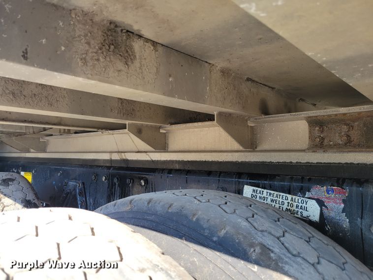 image for item IV9718 2000 Peterbilt 357  dump truck