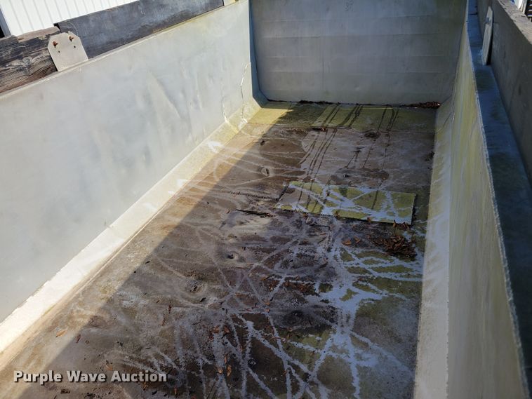 image for item IV9718 2000 Peterbilt 357  dump truck