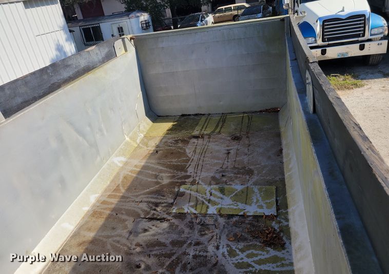 image for item IV9718 2000 Peterbilt 357  dump truck