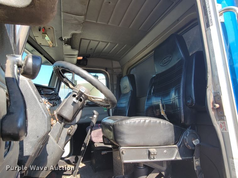 image for item IV9718 2000 Peterbilt 357  dump truck