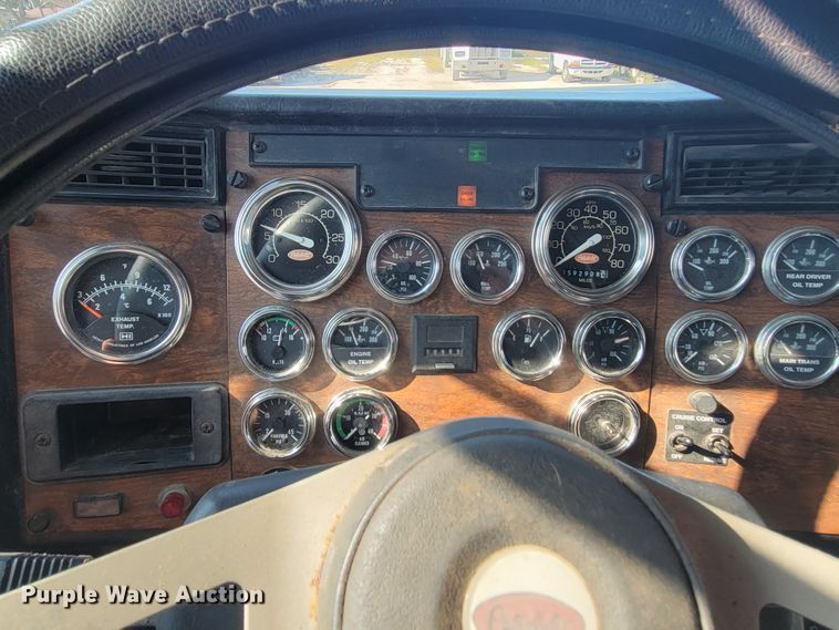 image for item IV9718 2000 Peterbilt 357  dump truck