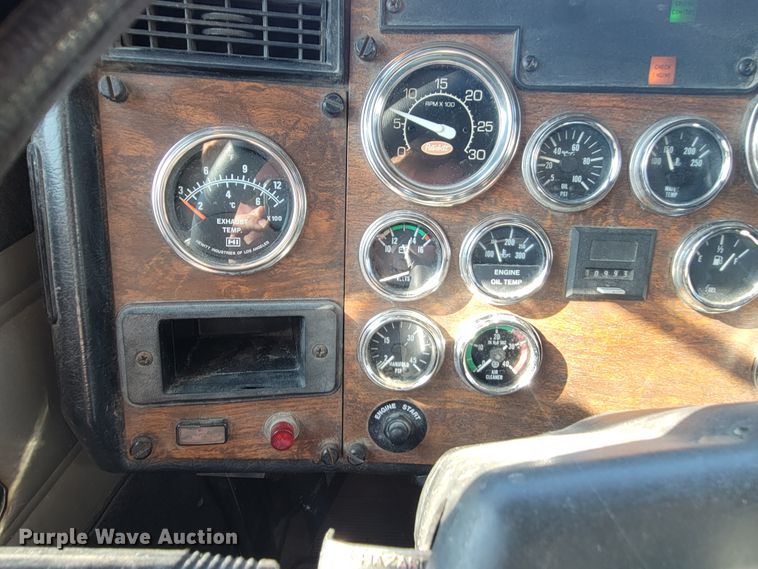 image for item IV9718 2000 Peterbilt 357  dump truck