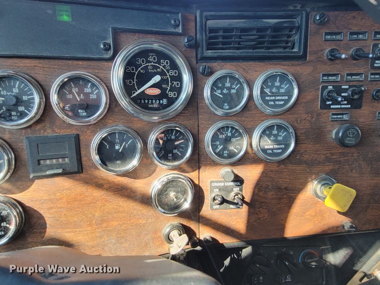 image for item IV9718 2000 Peterbilt 357  dump truck