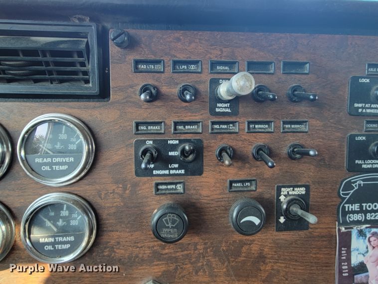 image for item IV9718 2000 Peterbilt 357  dump truck