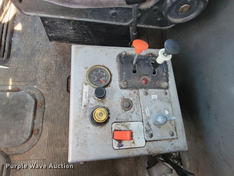 image for item IV9718 2000 Peterbilt 357  dump truck