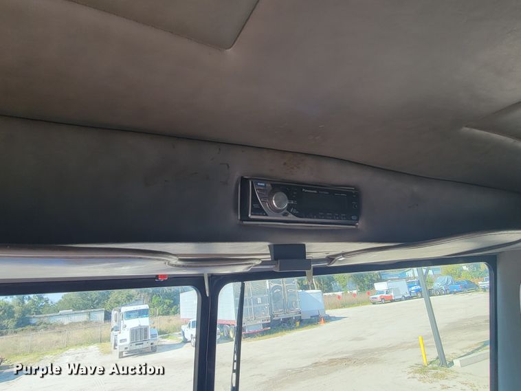 image for item IV9718 2000 Peterbilt 357  dump truck