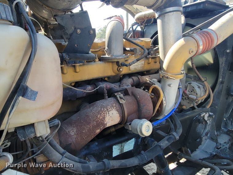 image for item IV9718 2000 Peterbilt 357  dump truck