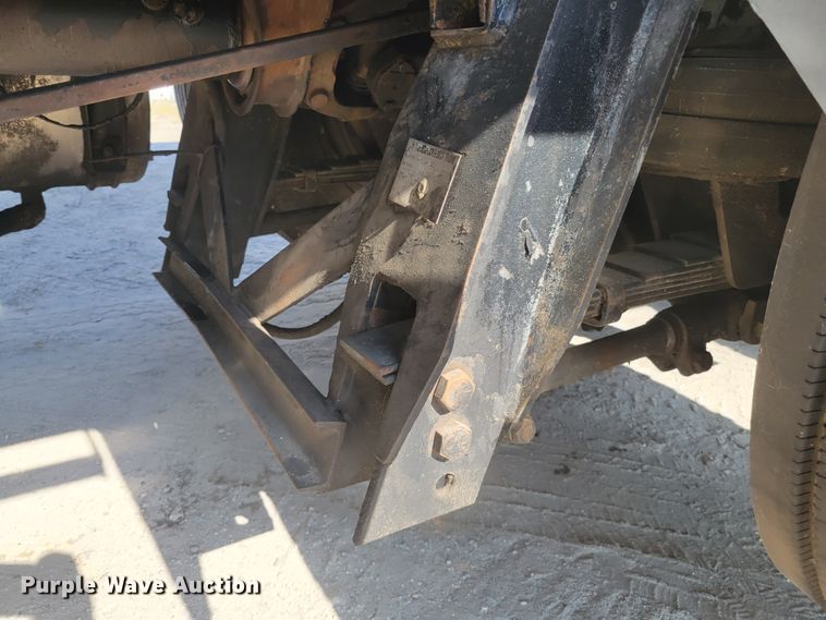 image for item IV9718 2000 Peterbilt 357  dump truck