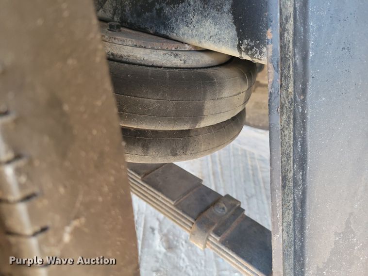 image for item IV9718 2000 Peterbilt 357  dump truck