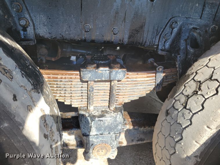 image for item IV9718 2000 Peterbilt 357  dump truck