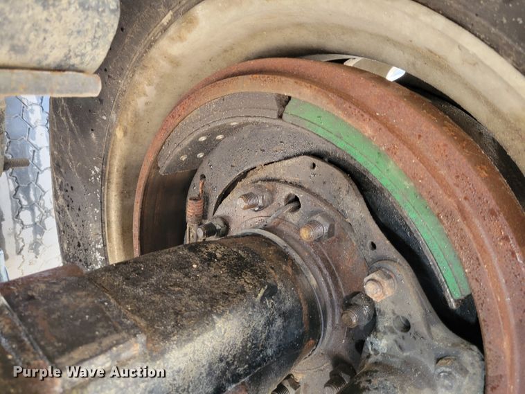 image for item IV9718 2000 Peterbilt 357  dump truck