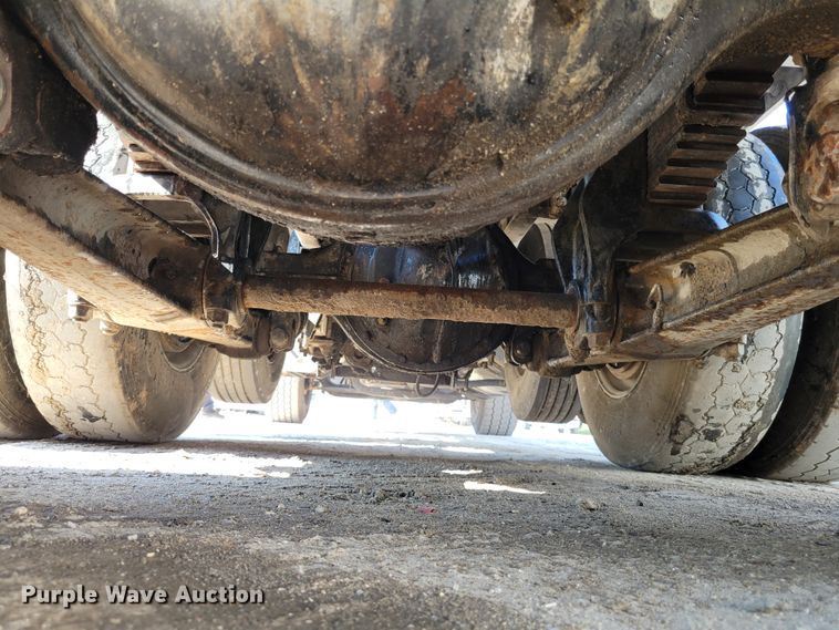 image for item IV9718 2000 Peterbilt 357  dump truck