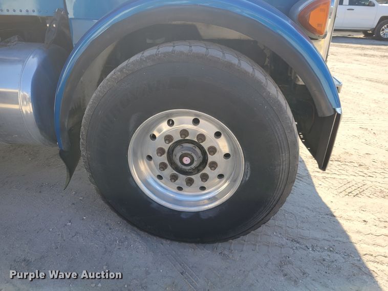 image for item IV9718 2000 Peterbilt 357  dump truck