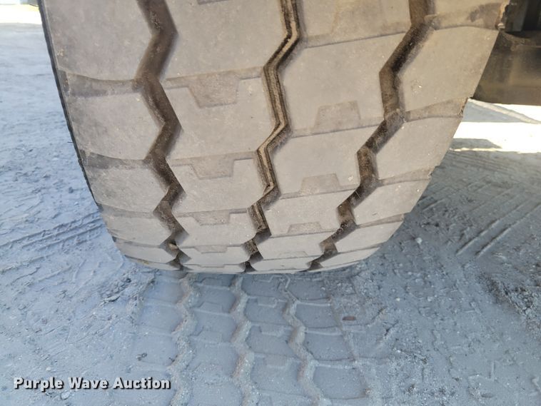 image for item IV9718 2000 Peterbilt 357  dump truck