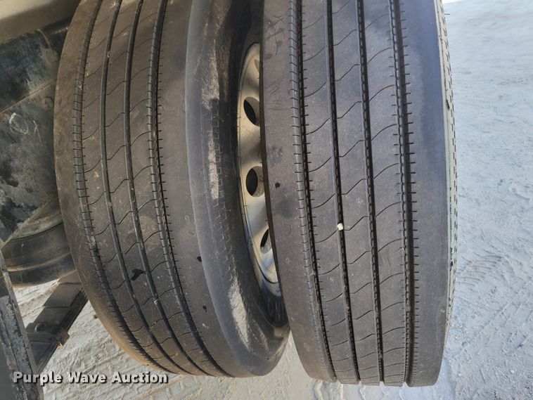 image for item IV9718 2000 Peterbilt 357  dump truck