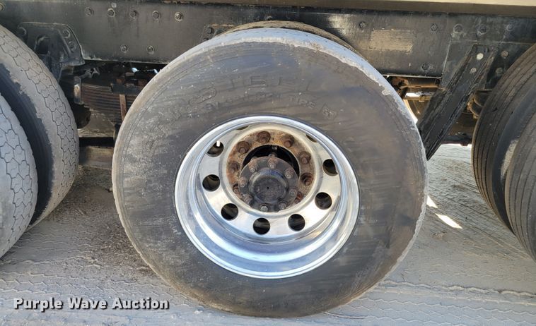 image for item IV9718 2000 Peterbilt 357  dump truck